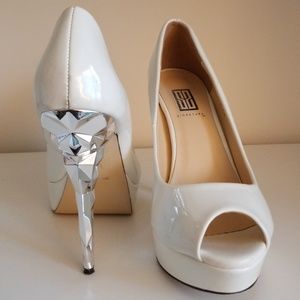 White patent peep toe heel w icicle heel